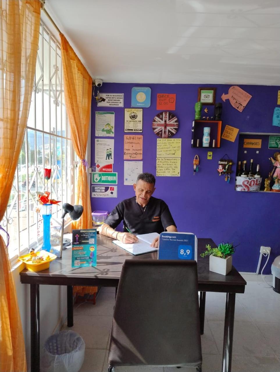 Zipa Hostel Zipaquira Bagian luar foto